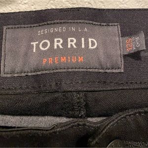 Torrid Black ripped bombshell skinny jeans 12s
